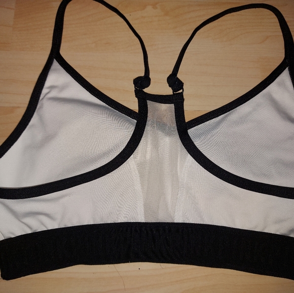 PINK Victoria's Secret Ultimate Sports Bra - Picture 7 of 8